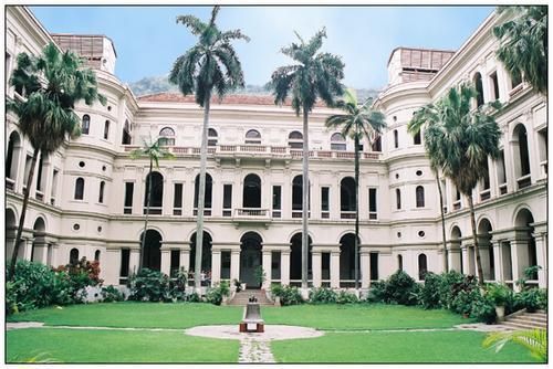 foto do pátio do sino do colégio Santo inácio no Rio de Janeiro